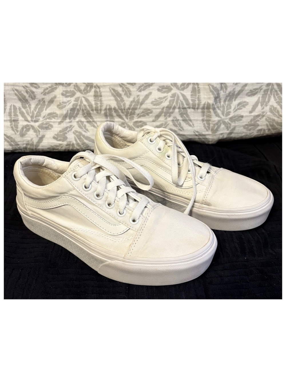 Women’s Classic Low-Top Canvas Sneakers in White